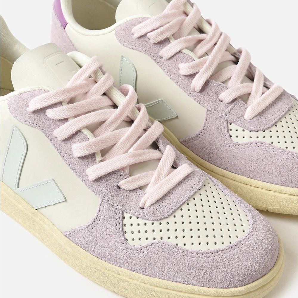 NWT VEJA V-10 Leather Sneaker - Picture 2 of 9